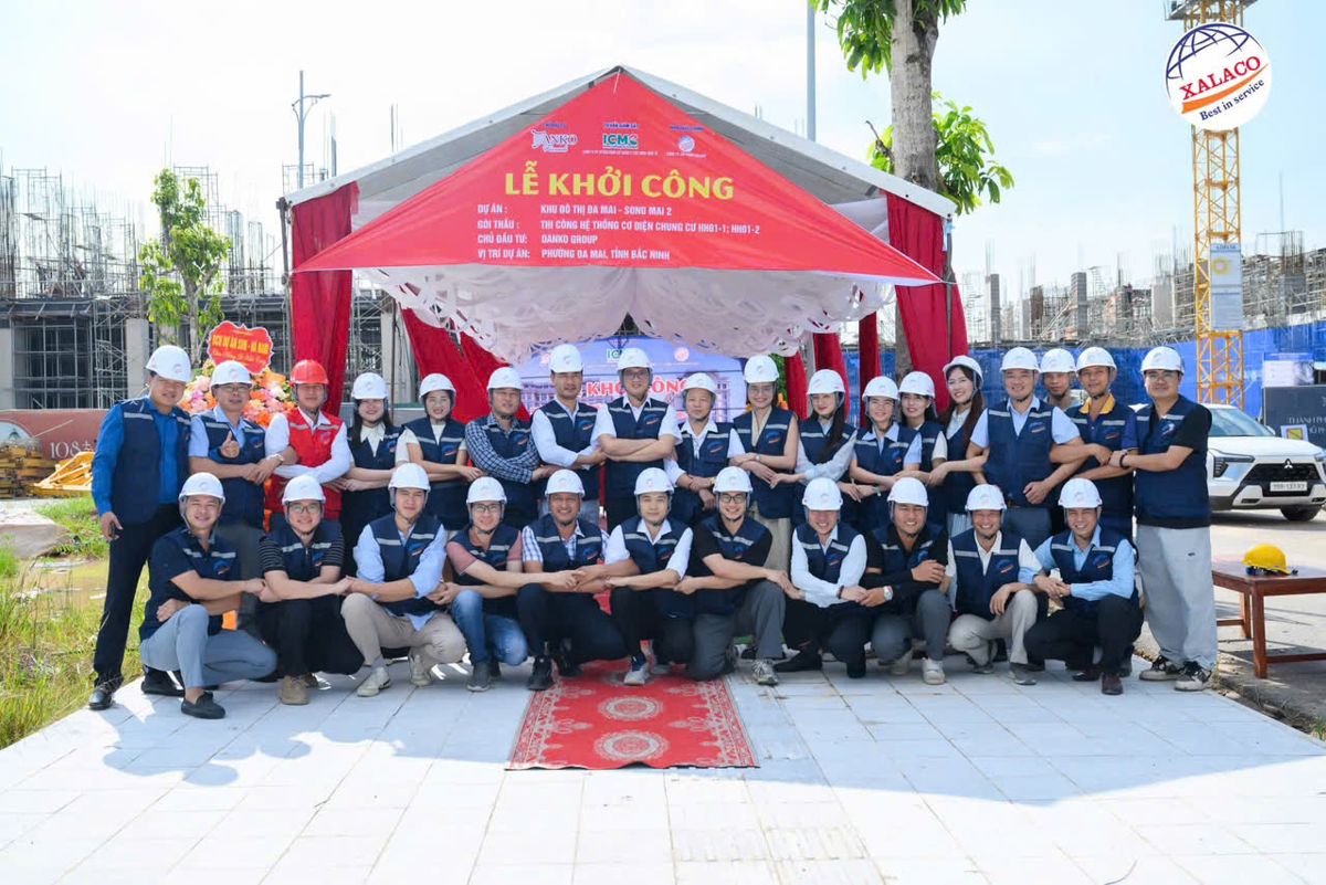 Đội ngũ XALACO tại lễ khởi công gói thầu cơ điện chung cư HH01-1, HH01-2, Khu đô thị Đa Mai – Song Mai 2, Bắc Ninh